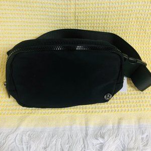 Lululemon Everywhere Belt Bag